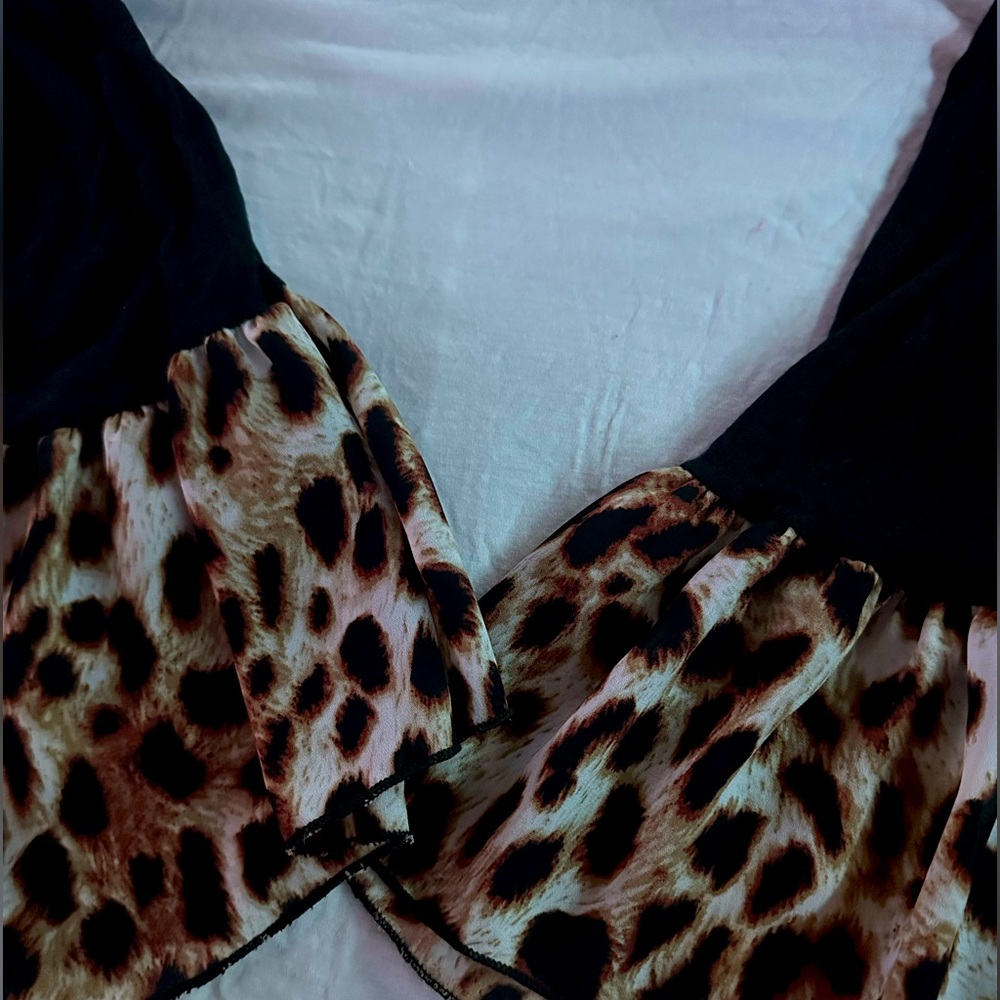M blouse top black and white leopard print flow ended sleeves